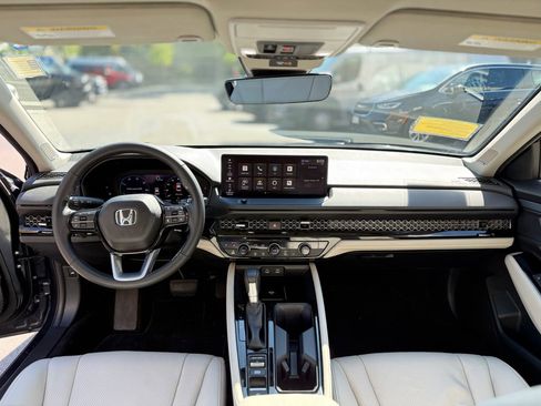 Used 2024 Honda Accord Touring image 7