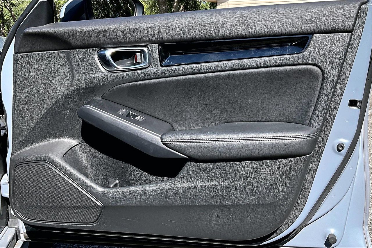 Used 2022 Honda Civic Touring image 28