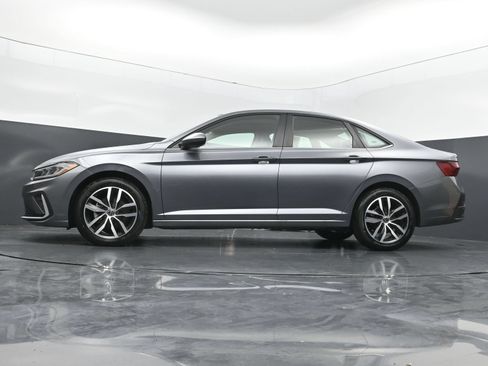 Used 2026 Volkswagen Jetta SE FWD image 35