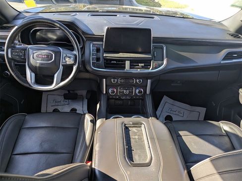 Used 2022 GMC Yukon SLT w/ SLT Premium Package image 9