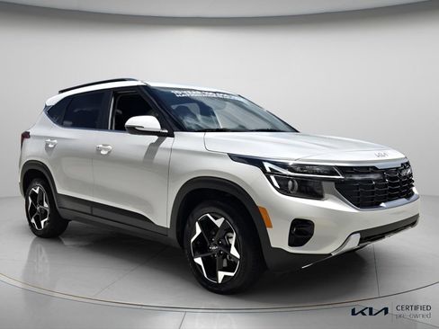 Certified 2025 Kia Seltos EX w/ EX Sunroof Package FWD image 9