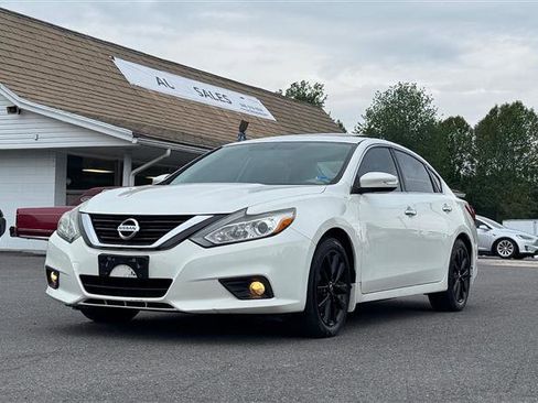 Used 2016 Nissan Altima 2.5 SV w/ Convenience Package FWD image 2