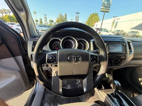 Used 2015 Toyota Tacoma PreRunner w/ SR5 Package image 28