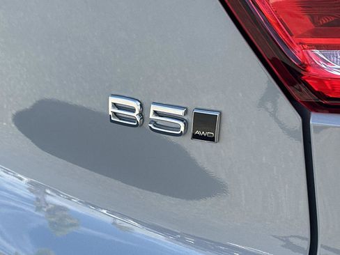 Certified 2026 Volvo XC40 B5 Plus w/ Protection Package Premier image 28