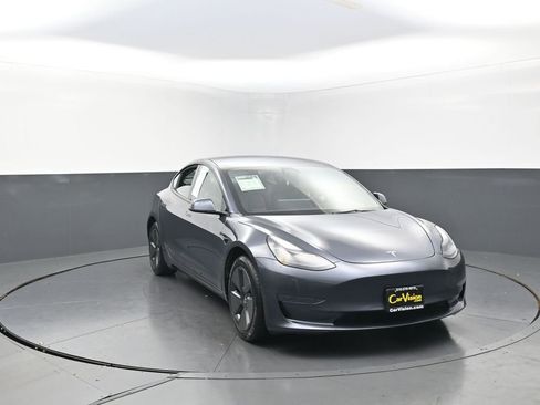 Used 2023 Tesla Model 3 Standard Range image 3