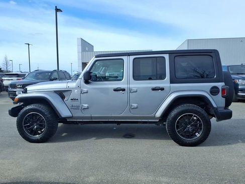 Used 2020 Jeep Wrangler Unlimited Sahara AWD/4WD image 8