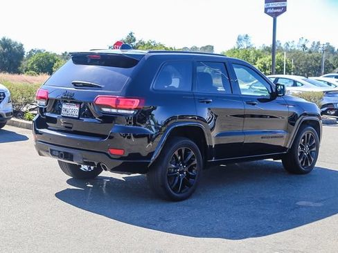 Used 2020 Jeep Grand Cherokee Altitude AWD/4WD image 5