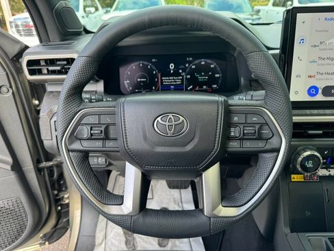 Used 2026 Toyota Tacoma Limited AWD/4WD image 5