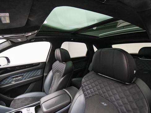 Used 2022 Bentley Bentayga image 52
