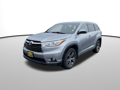 Used 2016 Toyota Highlander XLE image 8