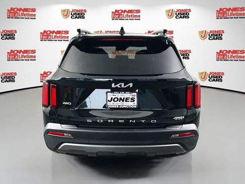 Used 2022 Kia Sorento S w/ Panoramic Sunroof Package AWD/4WD image 16