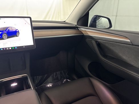 Used 2024 Tesla Model Y Long Range AWD/4WD image 32