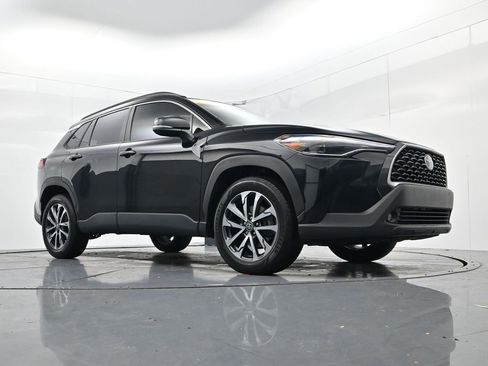 Used 2022 Toyota Corolla Cross XLE w/ Convenience Package image 50