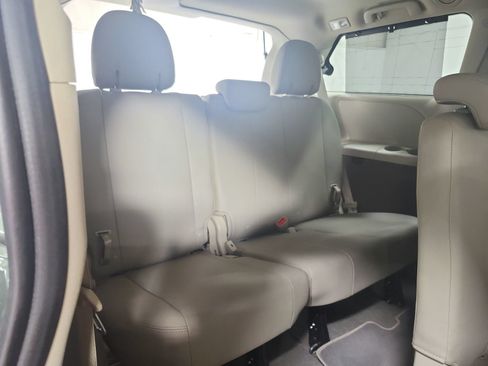 Used 2020 Toyota Sienna XLE Premium FWD image 55