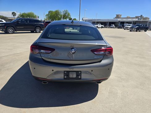 Used 2018 Buick Regal Essence image 4