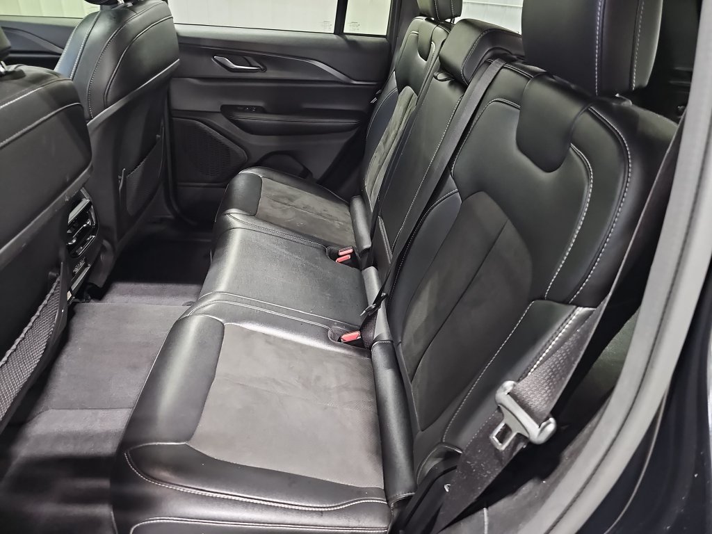 Used 2024 Jeep Grand Cherokee Altitude AWD/4WD image 13