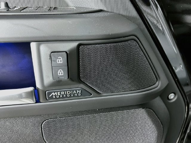 New 2026 Land Rover Defender 110 X-Dynamic SE AWD/4WD image 19