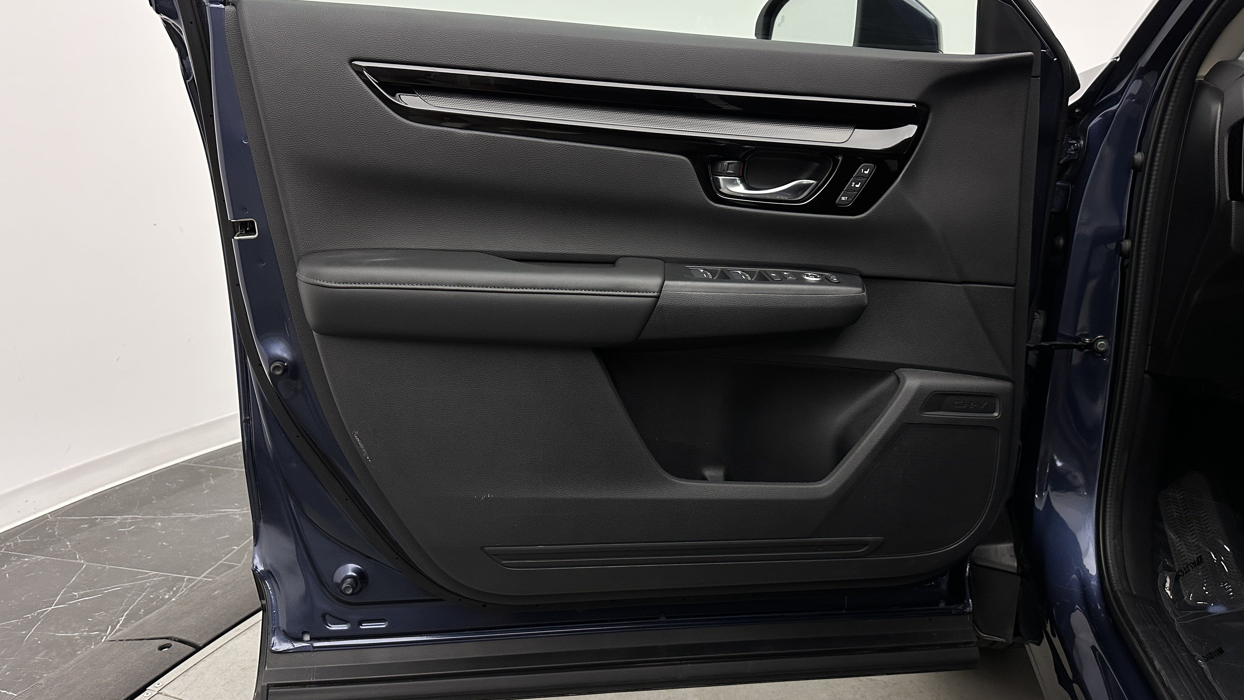 Used 2025 Honda CR-V EX-L image 11