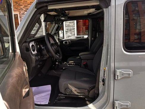 Used 2024 Jeep Wrangler Unlimited Sport AWD/4WD image 12