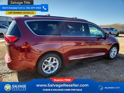 Used 2017 Chrysler Pacifica Touring-L w/ Tire & Wheel Group image 4