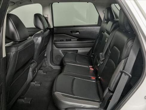 Used 2022 Nissan Pathfinder SL image 17