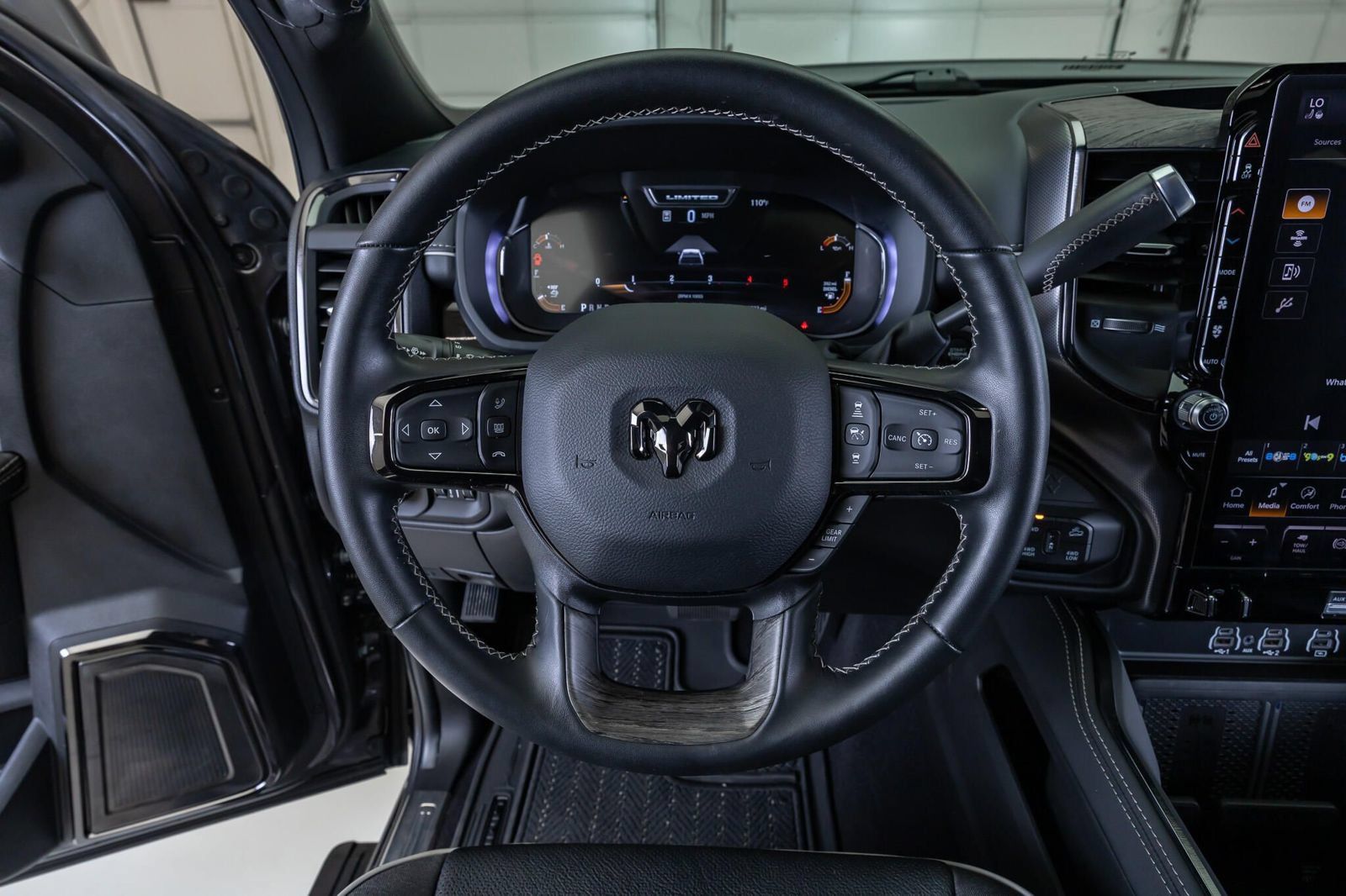 Used 2026 RAM 2500 Limited AWD/4WD image 17