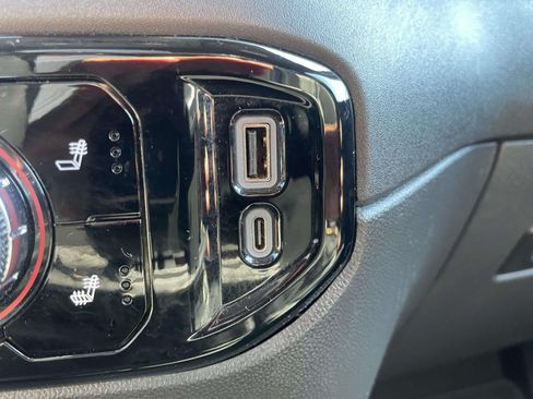 Used 2025 GMC Sierra 1500 SLT RWD image 28
