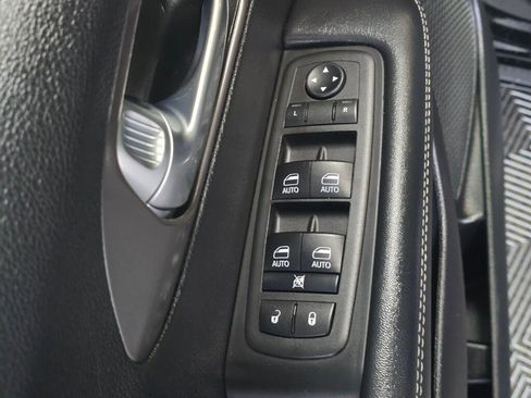 Used 2025 Chrysler Pacifica Select image 20