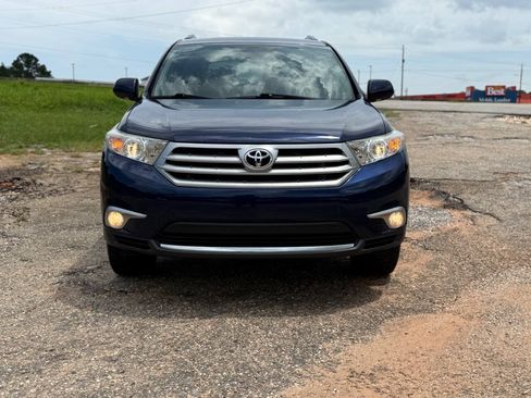 Used 2011 Toyota Highlander Limited w/ Tow Pkg FWD image 8