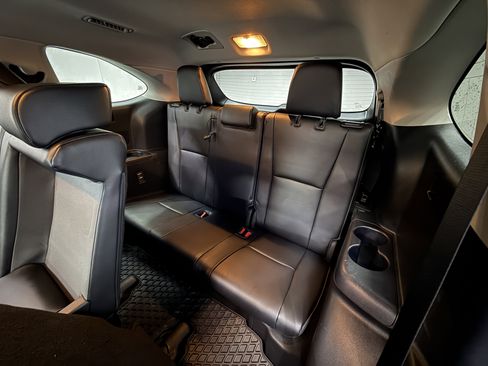 Used 2022 Toyota Highlander XLE image 25