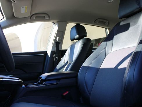 Used 2018 Honda Clarity Plug-In Hybrid image 12