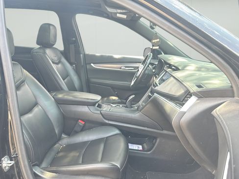 Used 2022 Cadillac XT6 Luxury FWD image 25