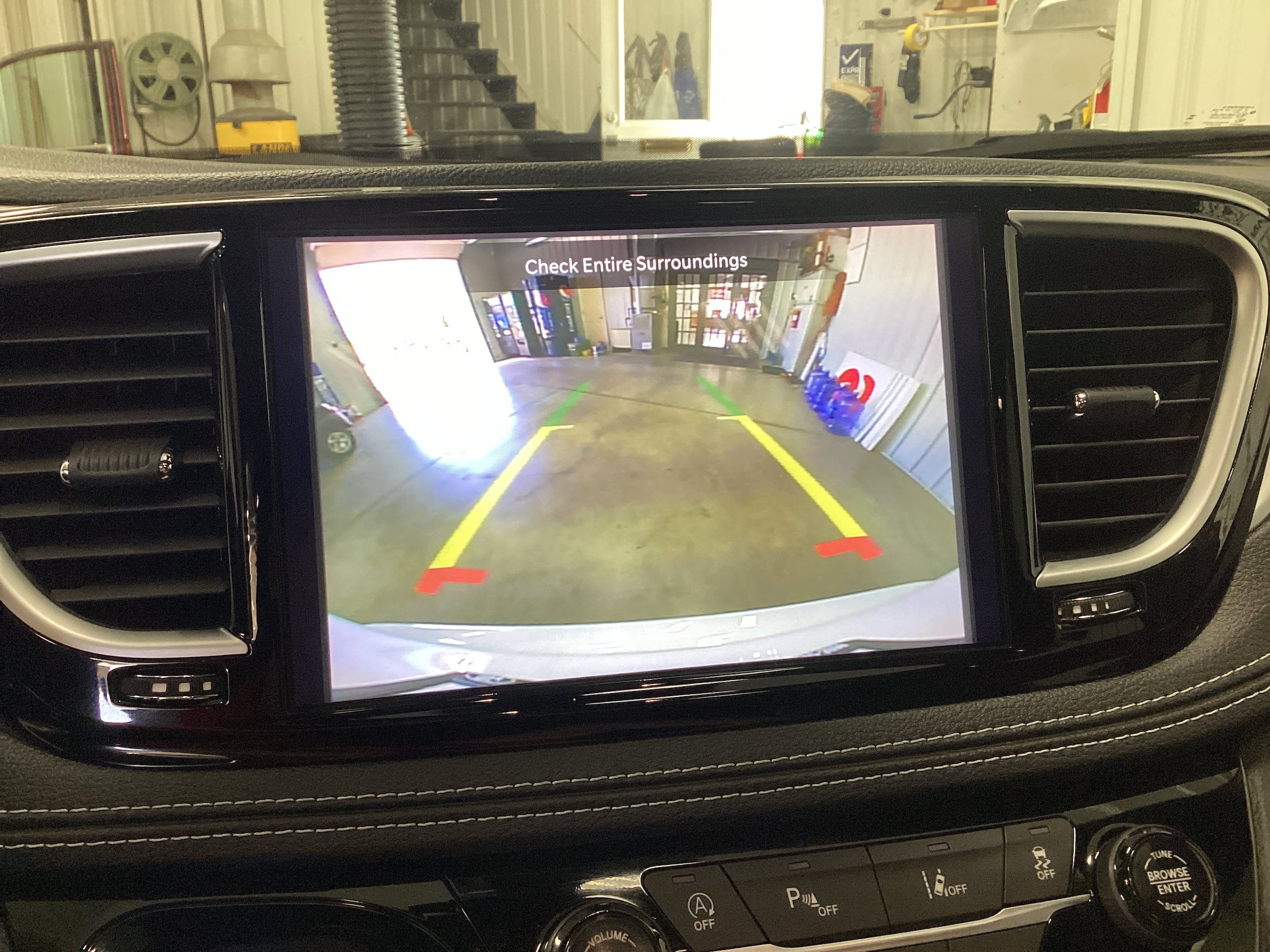 Used 2025 Chrysler Pacifica Limited FWD image 31