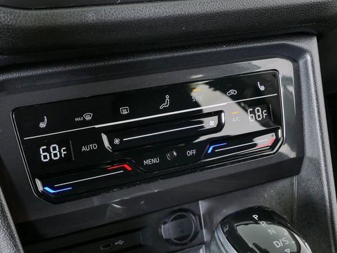 Certified 2023 Volkswagen Tiguan SE FWD image 14