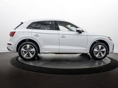 Certified 2025 Audi Q5 2.0T Premium Plus AWD/4WD image 3