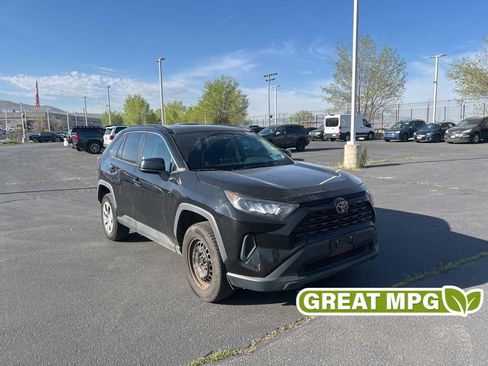 Used 2021 Toyota RAV4 LE image 1