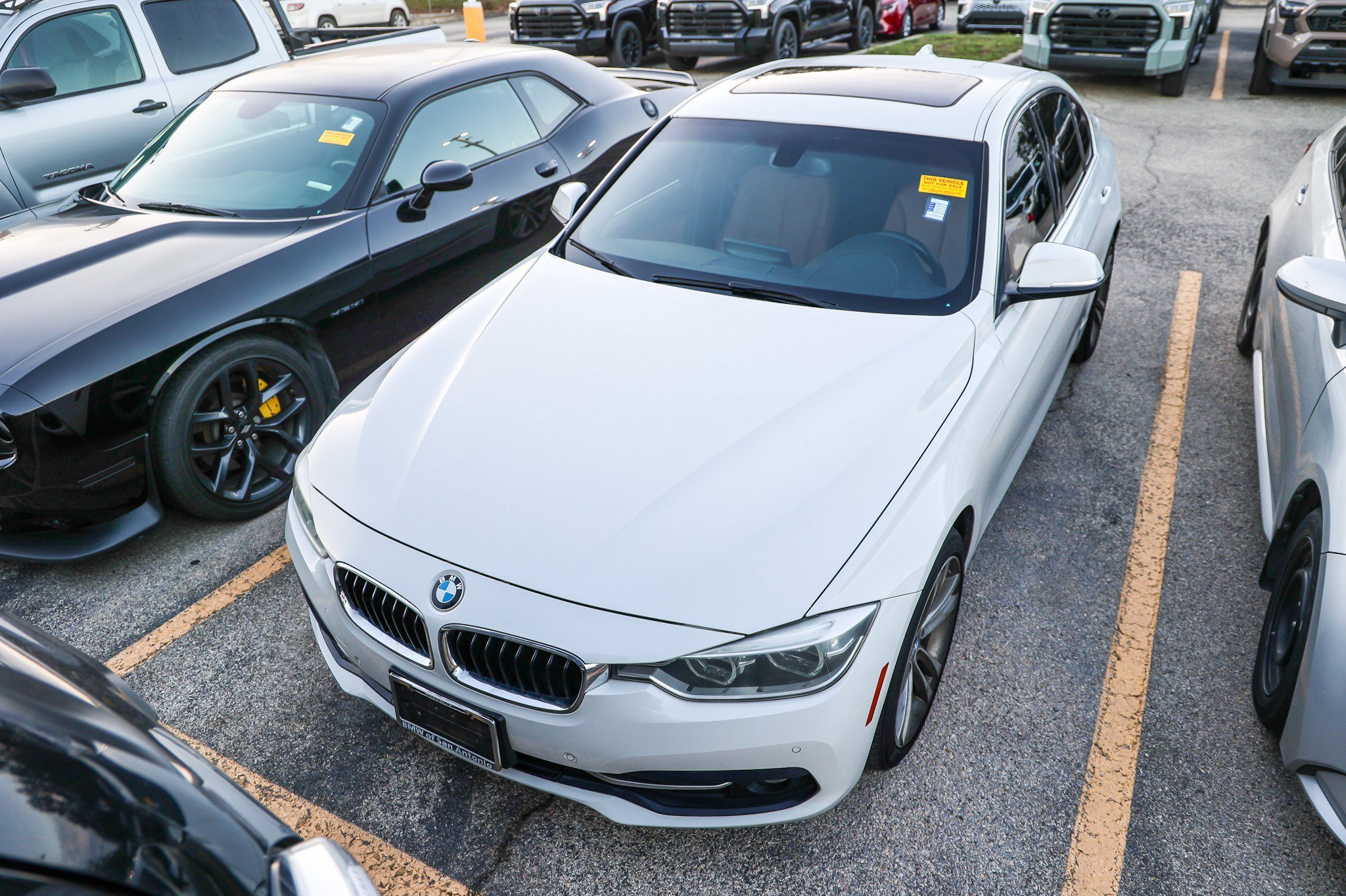 Used 2017 BMW 330i Sedan RWD image 4