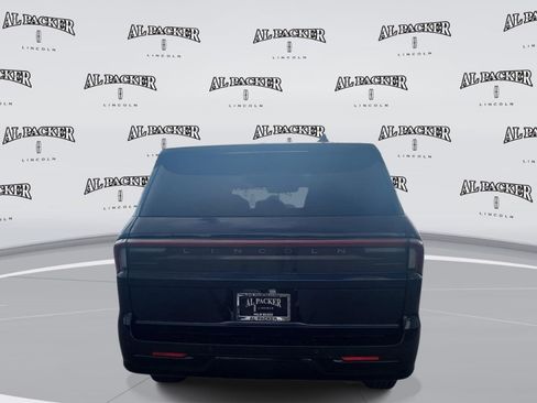 New 2026 Lincoln Navigator Reserve w/ Jet Appearance Package AWD/4WD image 4