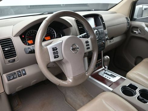 Used 2010 Nissan Pathfinder LE w/ Navigation Pkg AWD/4WD image 21