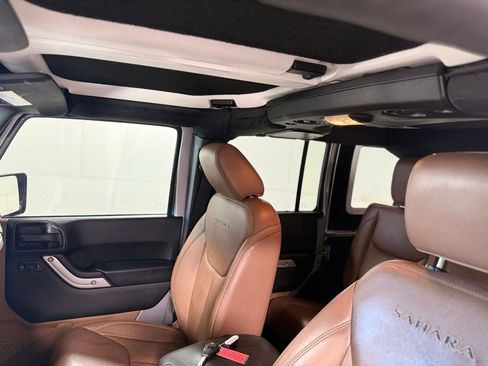 Used 2017 Jeep Wrangler Unlimited Sahara w/ Connectivity Group image 14