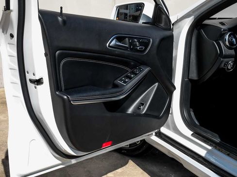 Used 2018 Mercedes-Benz GLA 250 image 41