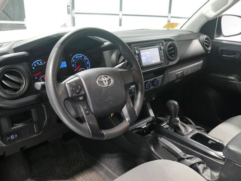 Used 2017 Toyota Tacoma SR image 9