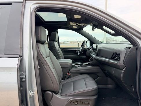 Used 2026 Chevrolet Suburban RST w/ RST Capability Package image 11