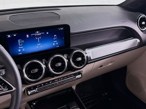 Used 2026 Mercedes-Benz GLB 250 image 20