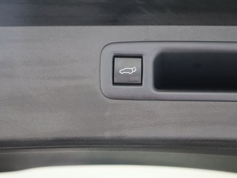 Certified 2025 Toyota Highlander XLE FWD image 36