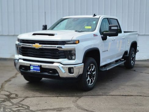 New 2025 Chevrolet Silverado 2500 LT w/ Safety Package AWD/4WD image 7