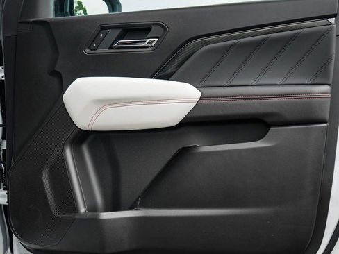 New 2025 GMC Canyon AT4 w/ AT4X Package image 8