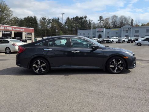 Used 2018 Honda Civic Touring image 9