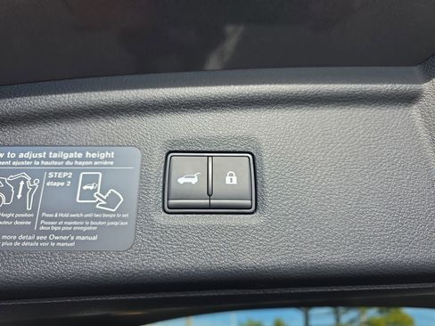 Certified 2025 INFINITI QX50 Luxe image 13