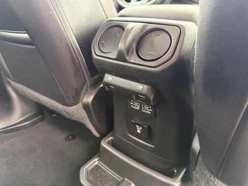 Used 2021 Jeep Wrangler Unlimited Sahara w/ Uconnect 4C Nav & Sound Group AWD/4WD image 18